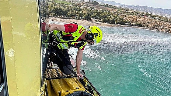 Aparece el cuerpo sin vida de un hombre en una playa de Águilas