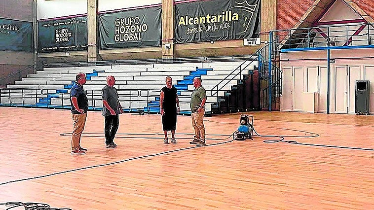 El polideportivo Fausto Vicent de Alcantarilla estrena parqué
