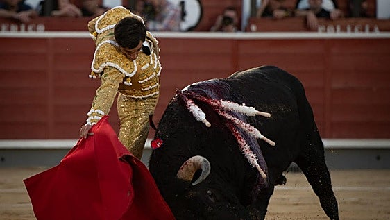 Ureña se luce en la tarde del triunfo de Morante en Albacete