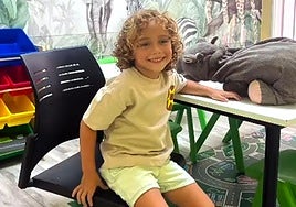 Alumno de Fluency del Grupo Kids en las instalaciones de la academia.
