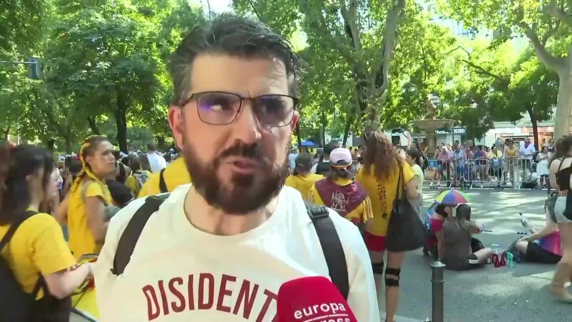 Los asistentes al desfile del Orgullo defienden la importancia de "celebrar la diversidad"