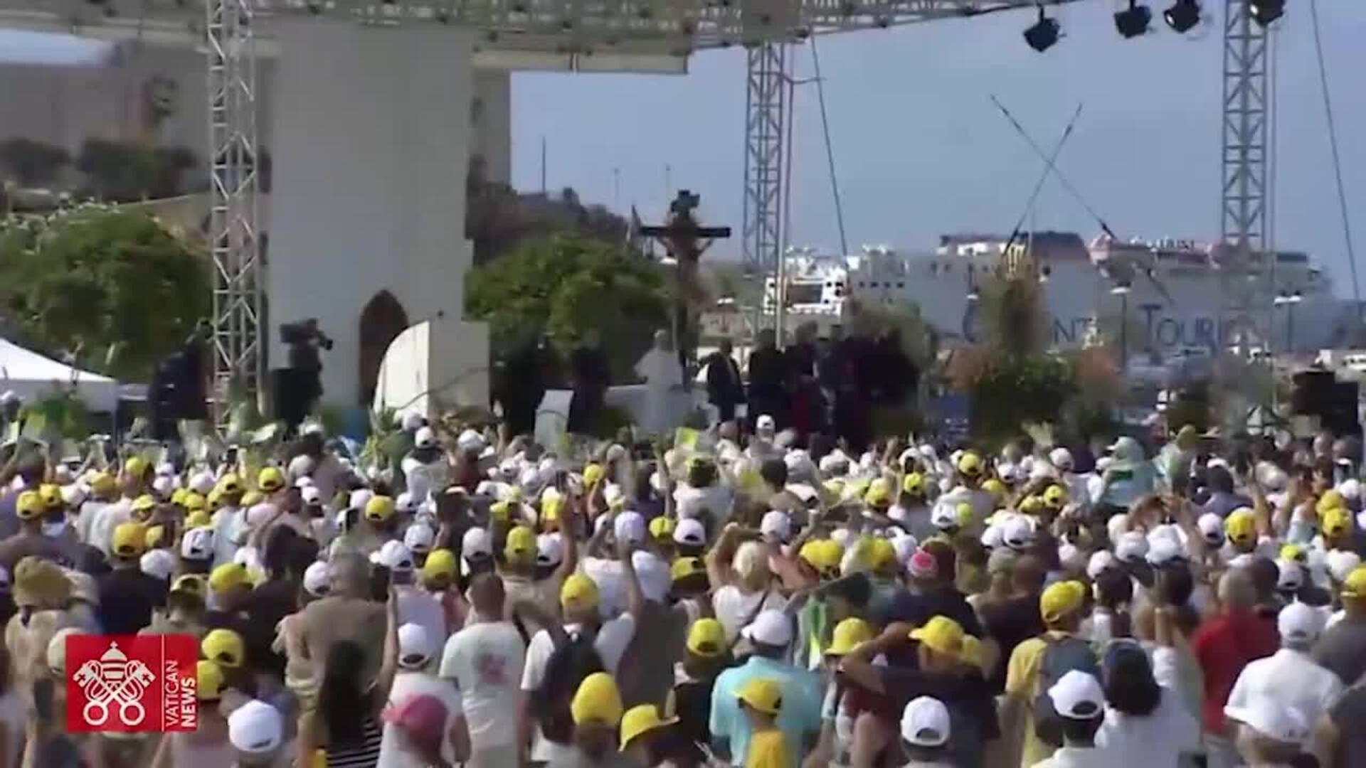 El Papa rinde homenaje en Lampedusa a migrantes fallecidos y agradece el recuerdo de Francisco