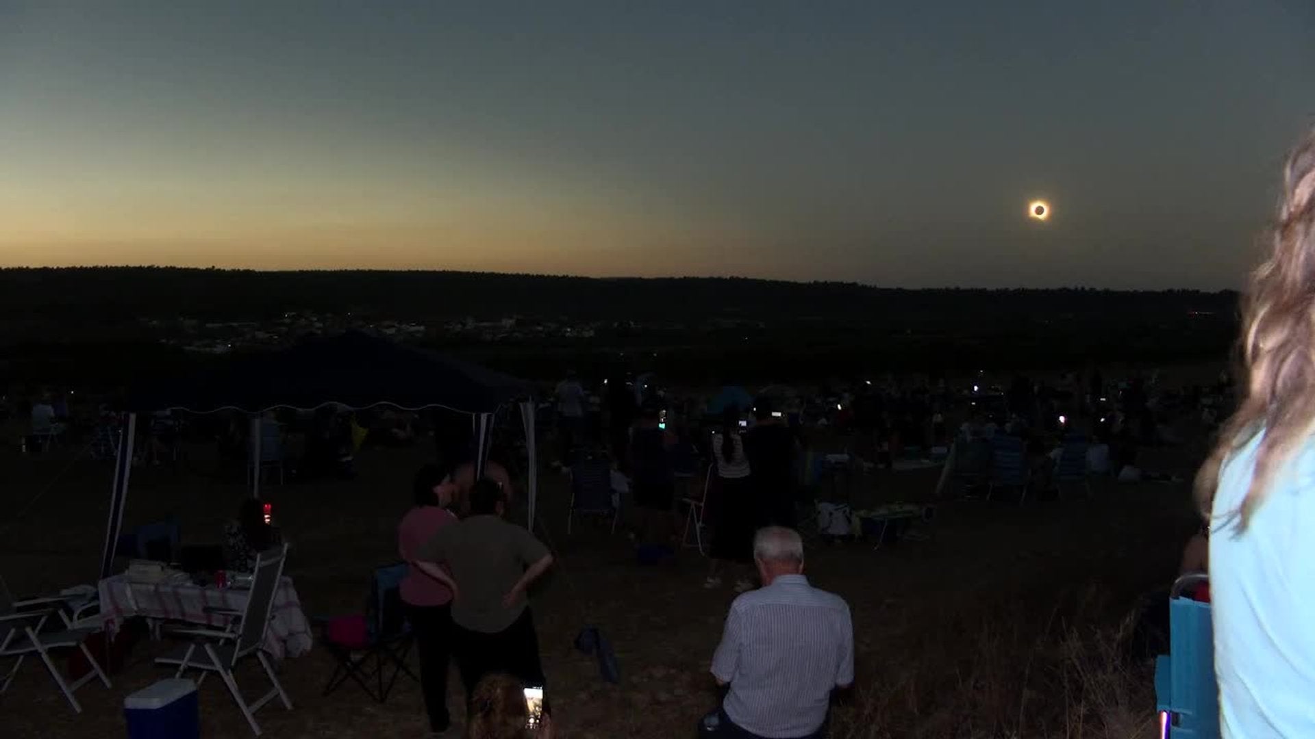 Así se ha visto el eclipse solar total en Aras de los Olmos (Valencia)