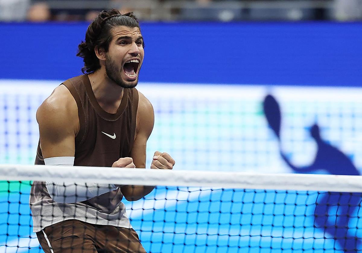 Photo: laverdad.es Carlos Alcaraz Makes Triumphant US Open Return with Dominant Win Over Roman Safiullin