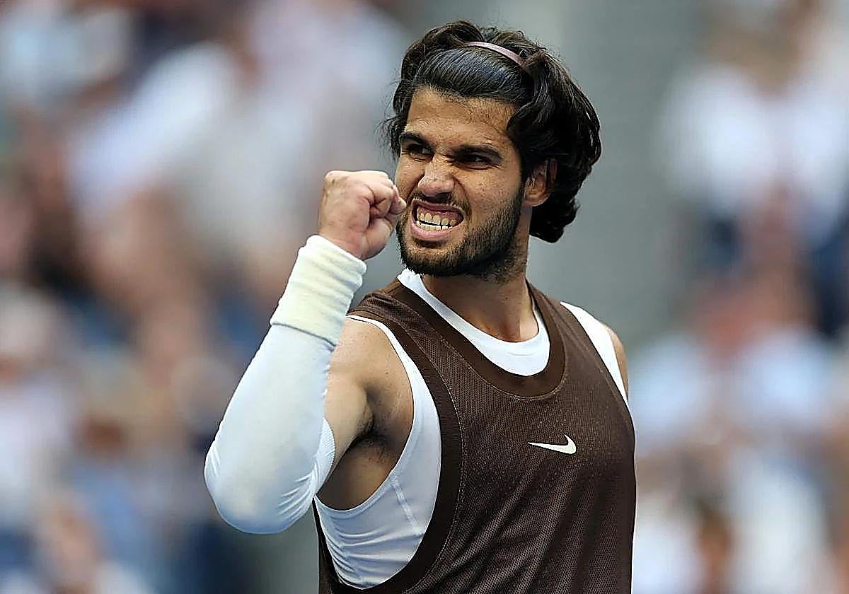 Carlos Alcaraz celebra su victoria ante Yibing Wu.