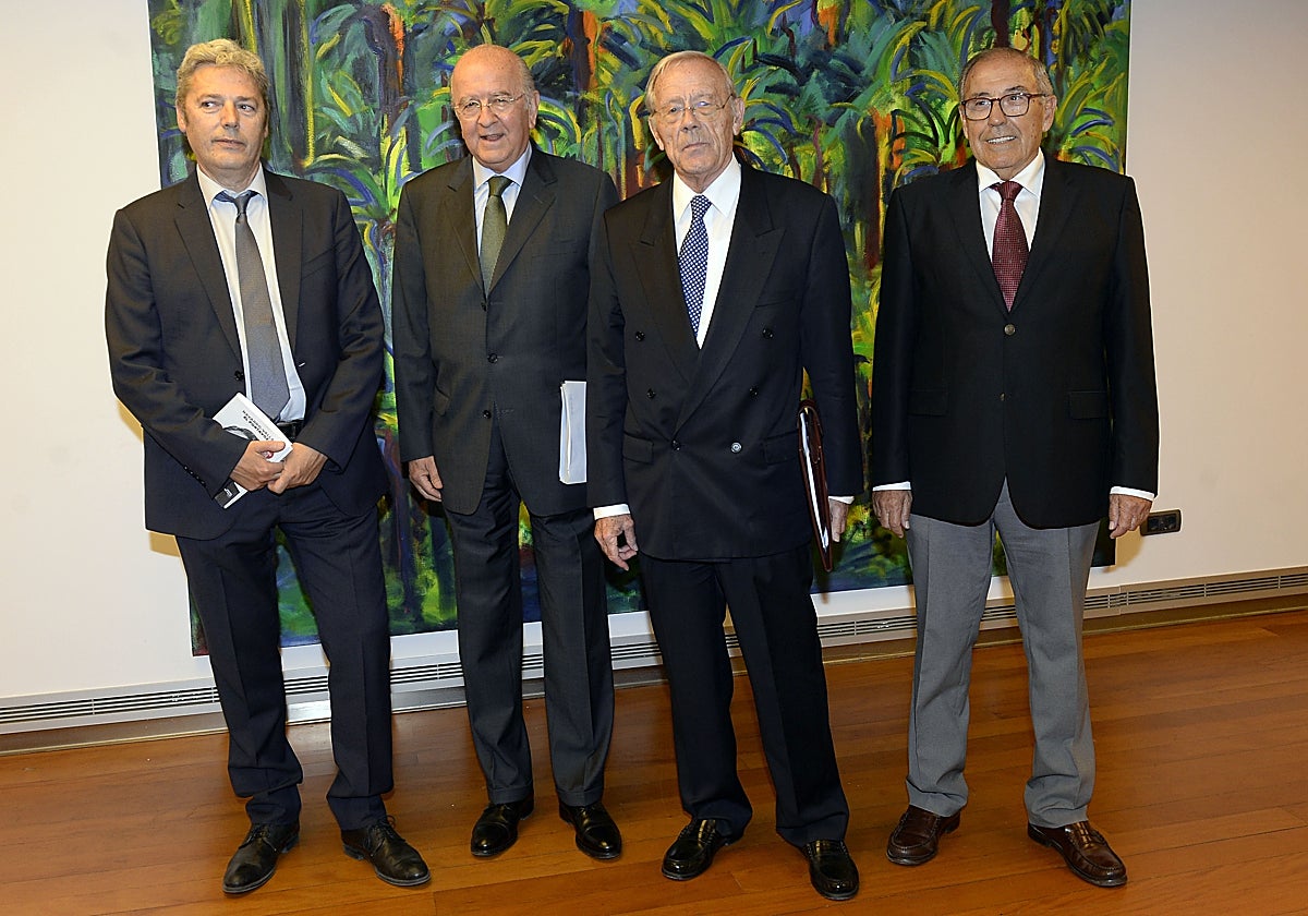 Alberto Aguirre, Carlos Egea, Rafael y Javier Navarro-Valls, en 2019 en la Fundación Cajamurcia en la presentación de 'Navarro-Valls: el portavoz', libro dedicado a la memoria de su hermano Joaquín, portavoz de la Santa Sede.