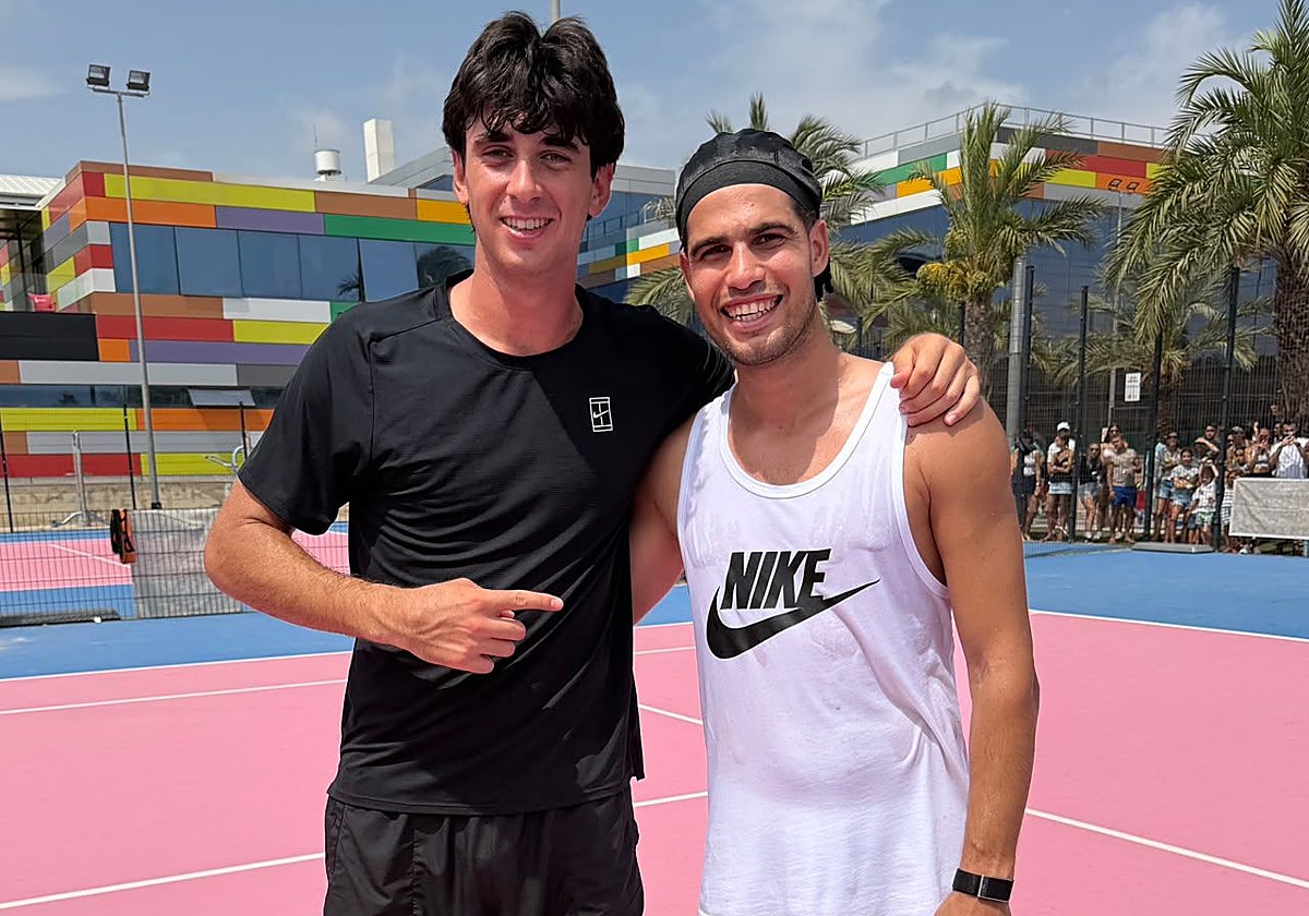 Pablo Martínez y Carlos Alcaraz, el pasado lunes en un entrenamiento realizado en Alicante.