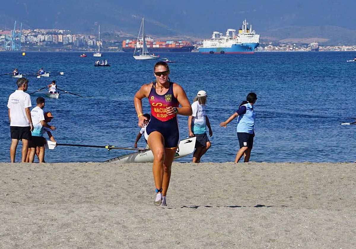 María Ángeles Macián durante la prueba de Beach Sprint de este viernes en La Línea de la Concepción.