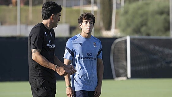 Caye, Gomila e Iker Abellán escuchan ofertas de Segunda RFEF para salir cedidos desde el Cartagena