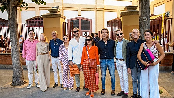 Tarde de pipas, pastel de carne y banderillas en la primera corrida de la Feria Taurina de Murcia