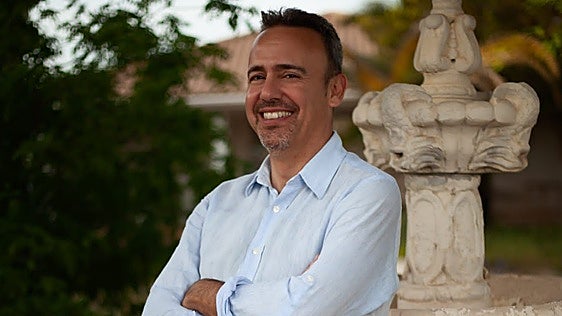 Juan José Lara 'pedalea' desde Tallante y la comida rústica de El Buen Descanso hasta el atardecer de Mar de Cristal y su Arena Café