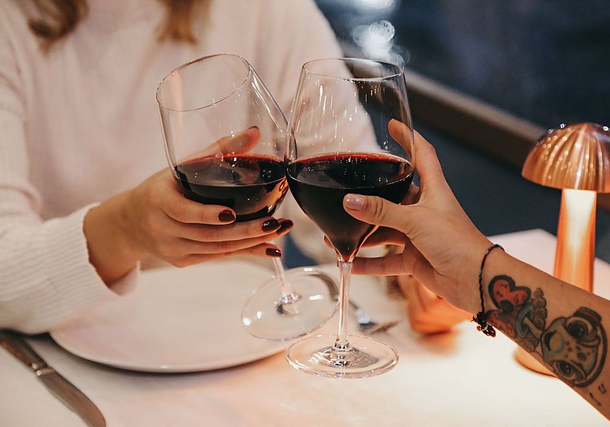 Por qué el vino no salvará tu corazón (salvo que tomes una dosis tóxica)