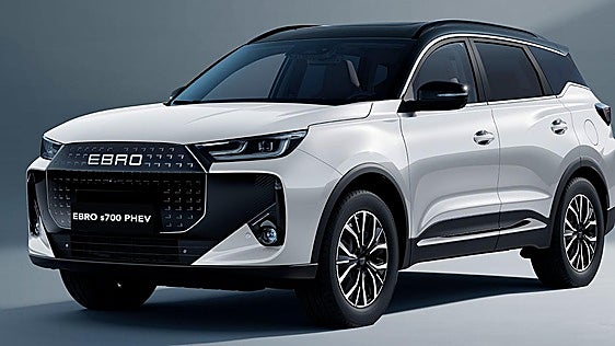 El EBRO s700 PHEV se renueva