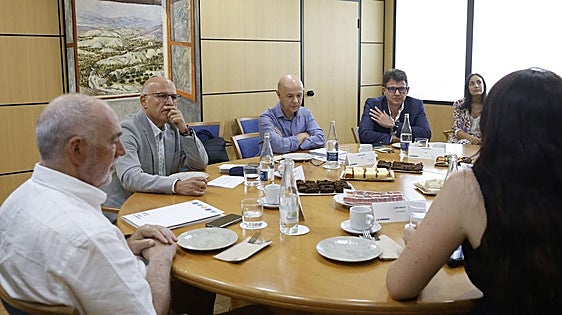 En imágenes, el desayuno informativo 'Vitales: acompañando la vida desde 1896'