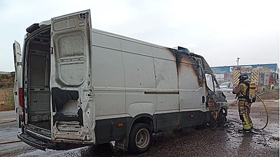 Arde una furgoneta en Totana