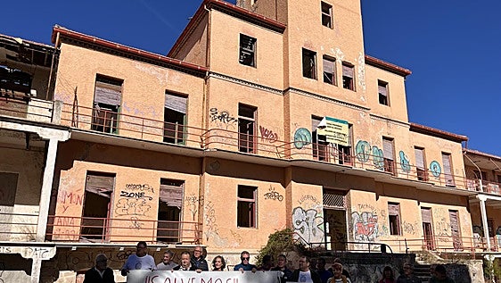 El antiguo sanatorio de Sierra Espuña sufre el abandono y un futuro incierto