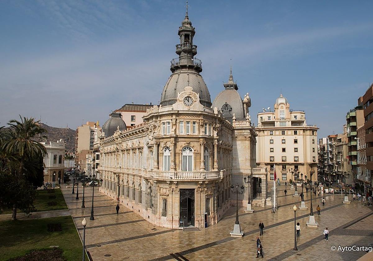 El PP de Cartagena presume de reducir la deuda municipal en 2025 y MC alerta de un déficit de 8,6 millones