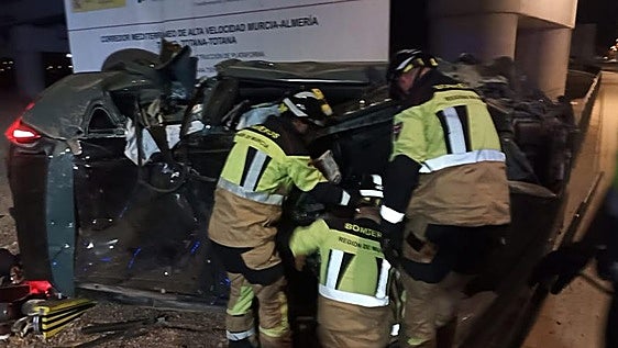 Un accidente de tráfico en Totana deja a tres personas heridas, una de ellas grave