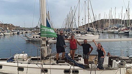 El 'Diosa Maat' atraca en la Región para llevar su aula flotante de naturaleza por la costa murciana