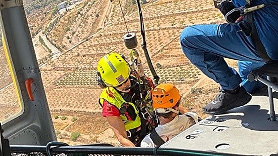 Rescatan en helicóptero a un senderista herido en Abanilla