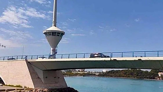 La avería en el puente del Estacio de La Manga obliga a cortar el tráfico durante la madrugada del jueves