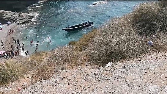 López Miras pide explicaciones al Gobierno tras la llegada de 62 migrantes en patera a la cala del Barco en Cartagena