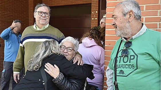 Una madre, su hija y su nieto afrontan la tercera orden de desahucio de su casa en Alcantarilla