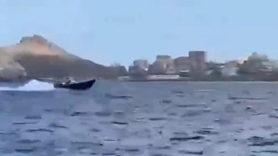 Una nueva lancha con medio centenar de inmigrantes a bordo llega a la costa de Cartagena