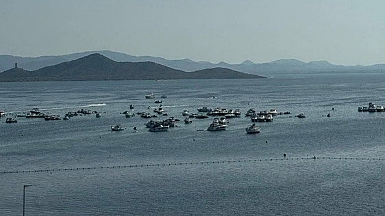 «Con las fiestas náuticas y las motos acuáticas no se puede vivir», denuncian los residentes de La Manga