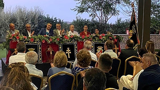 Los festeros de Caravaca arropan a Fernando Alcázar en su presentación como Caballista del Año