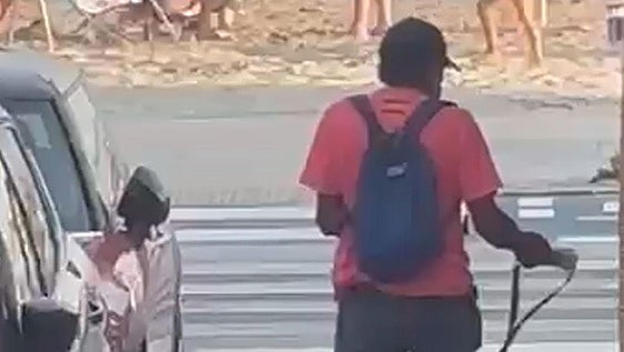 Pillan 'in fraganti' al autor del robo en seis coches aparcados en zonas de playa de San Pedro