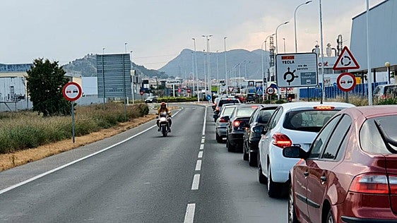 El desdoble de la carretera que une Yecla y Villena deja fuera el carril bici y las zonas de sombra