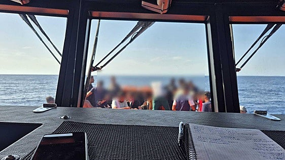 Una patera con 23 personas a bordo es interceptada a 45 millas de Cabo de Palos