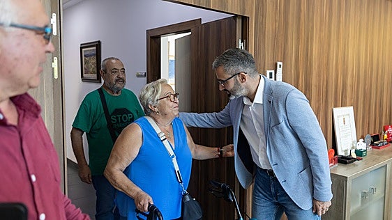 Lucas se implica en una solución para la familia de Alcantarilla amenazada de desahucio