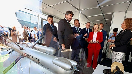 López Miras anuncia que la Región avanza para «fabricar y exportar» tecnología de drones