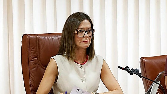 El juez encamina al banquillo a la exalcaldesa de Águilas por la presunta adjudicación irregular de la vigilancia de playas
