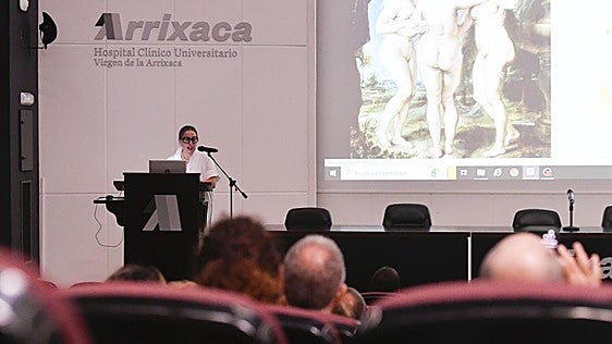 La conferencia de Noelia Ibáñez en la Arrixaca, en imágenes