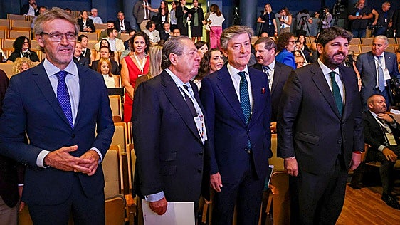 Vicente Boluda avisa de que Cartagena «llega tarde» al tráfico de contenedores