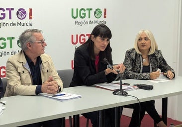 Antonio Peñaranda, María González Veracruz y Paqui Sánchez, durante la charla.