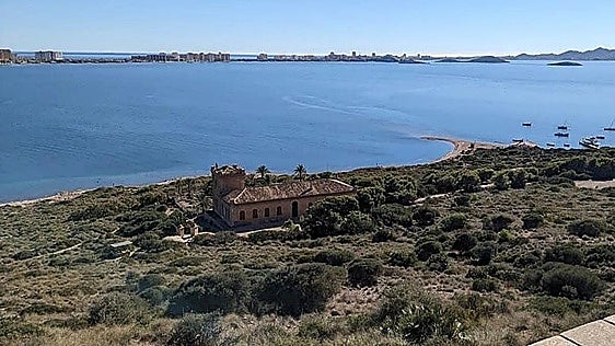 Así es la isla privada del Mar Menor que tiene un palacio neomudéjar: se puede visitar