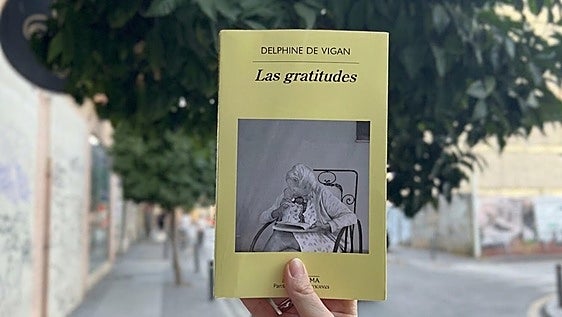 El club de lectura de LA VERDAD despide el curso con 'Las gratitudes'