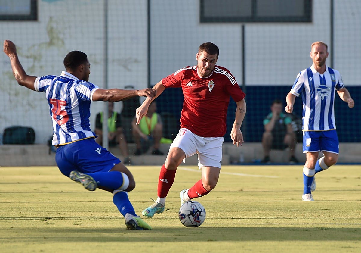 Julio Gracia, en un amistoso de pretemporada con el Real Murcia en 2023.