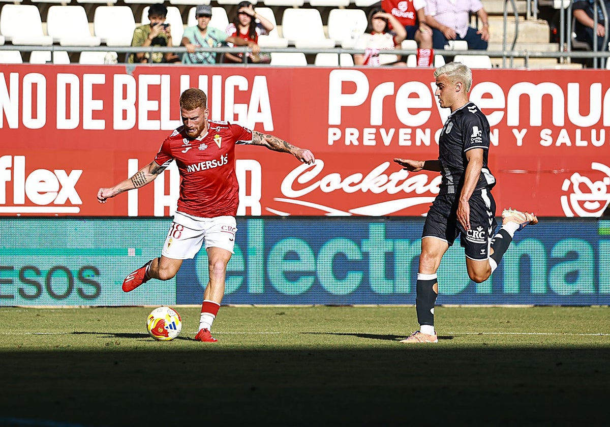 David Vicente, contra el Eldense en su último partido disputado con el Real Murcia.