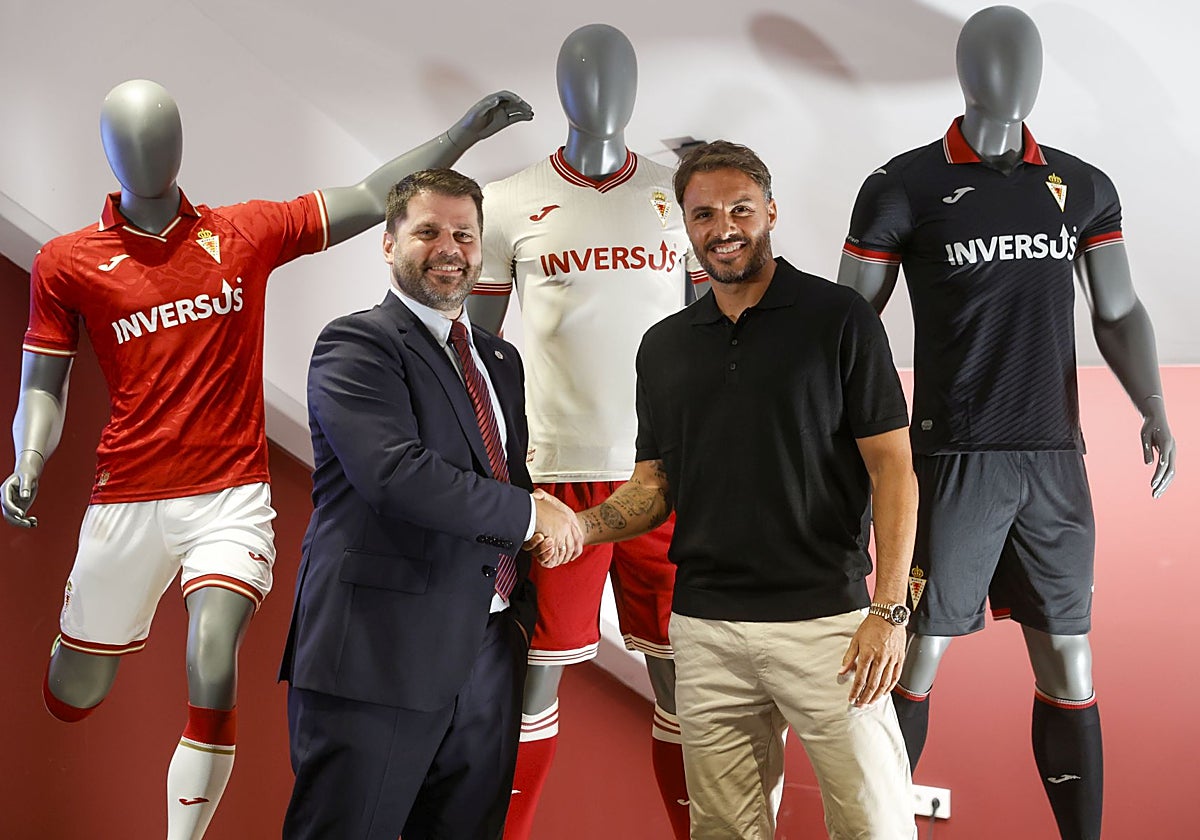 José Joaquín Vicente, director general de Inversus, y Pedro León, durante el acto de presentación del patrocinio principal del Real Murcia.