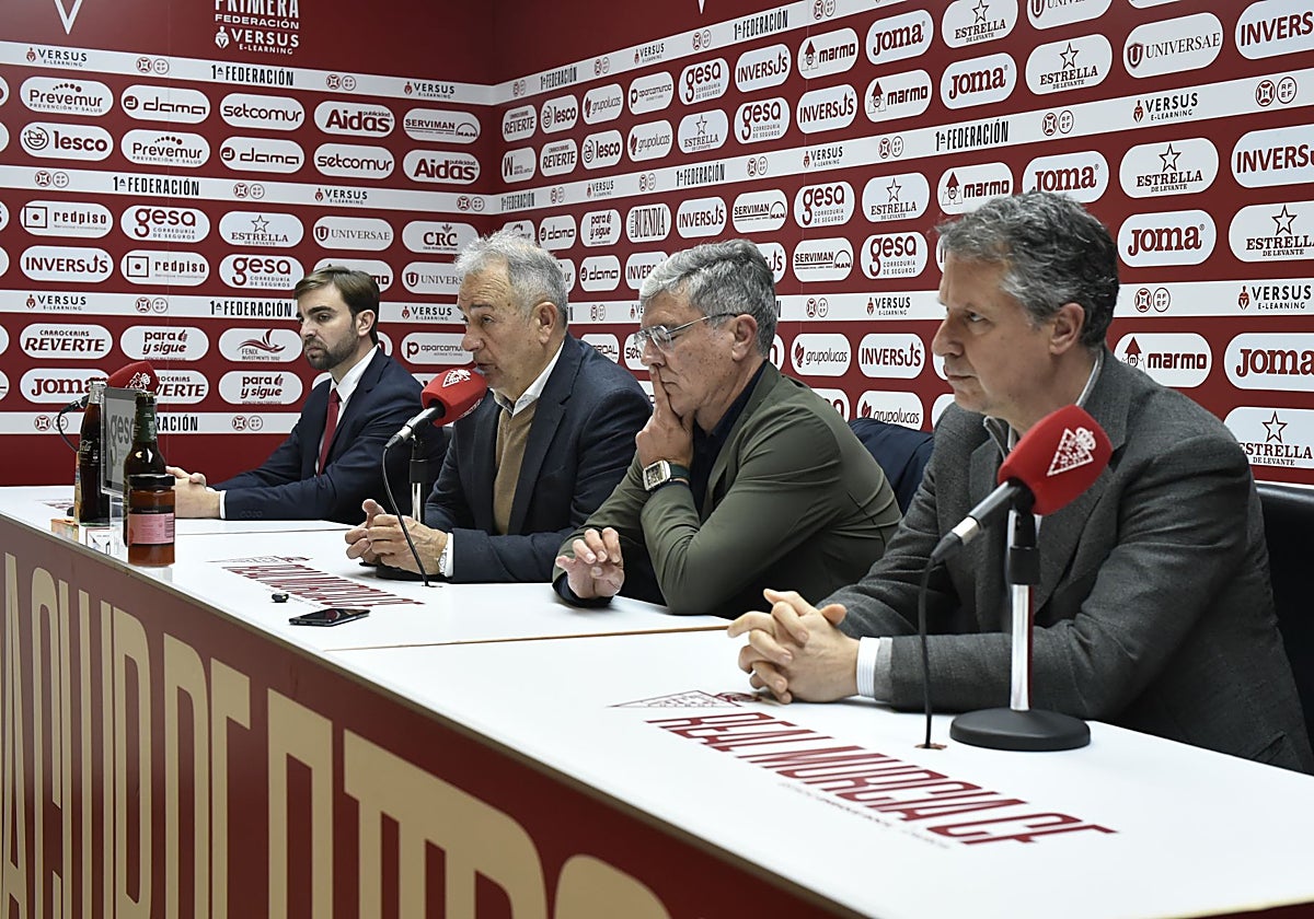 Felipe Moreno, máximo dirigente del Real Murcia, durante una rueda de prensa el pasado 11 de marzo.