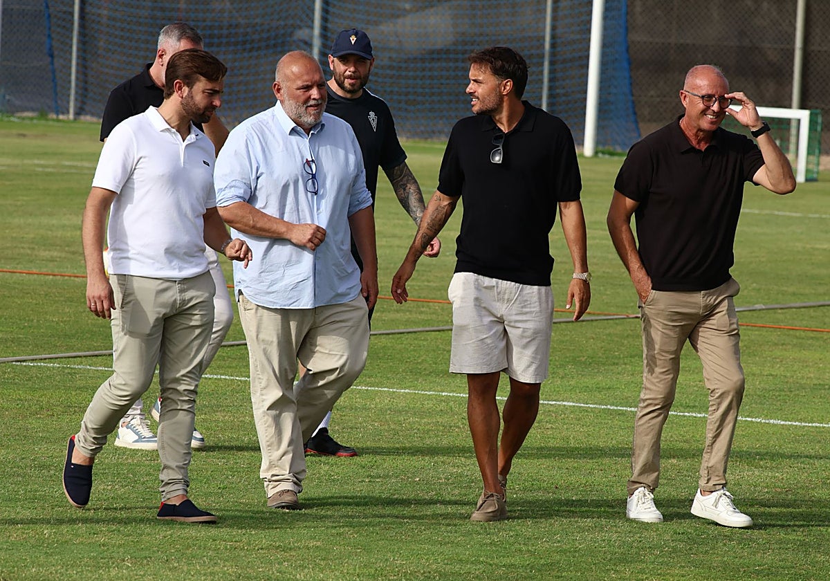 Juanjo Fernández, Manuel Sánchez Breis, Pedro León y José Miguel Almagro, en el primer entrenamiento de esta pretemporada.