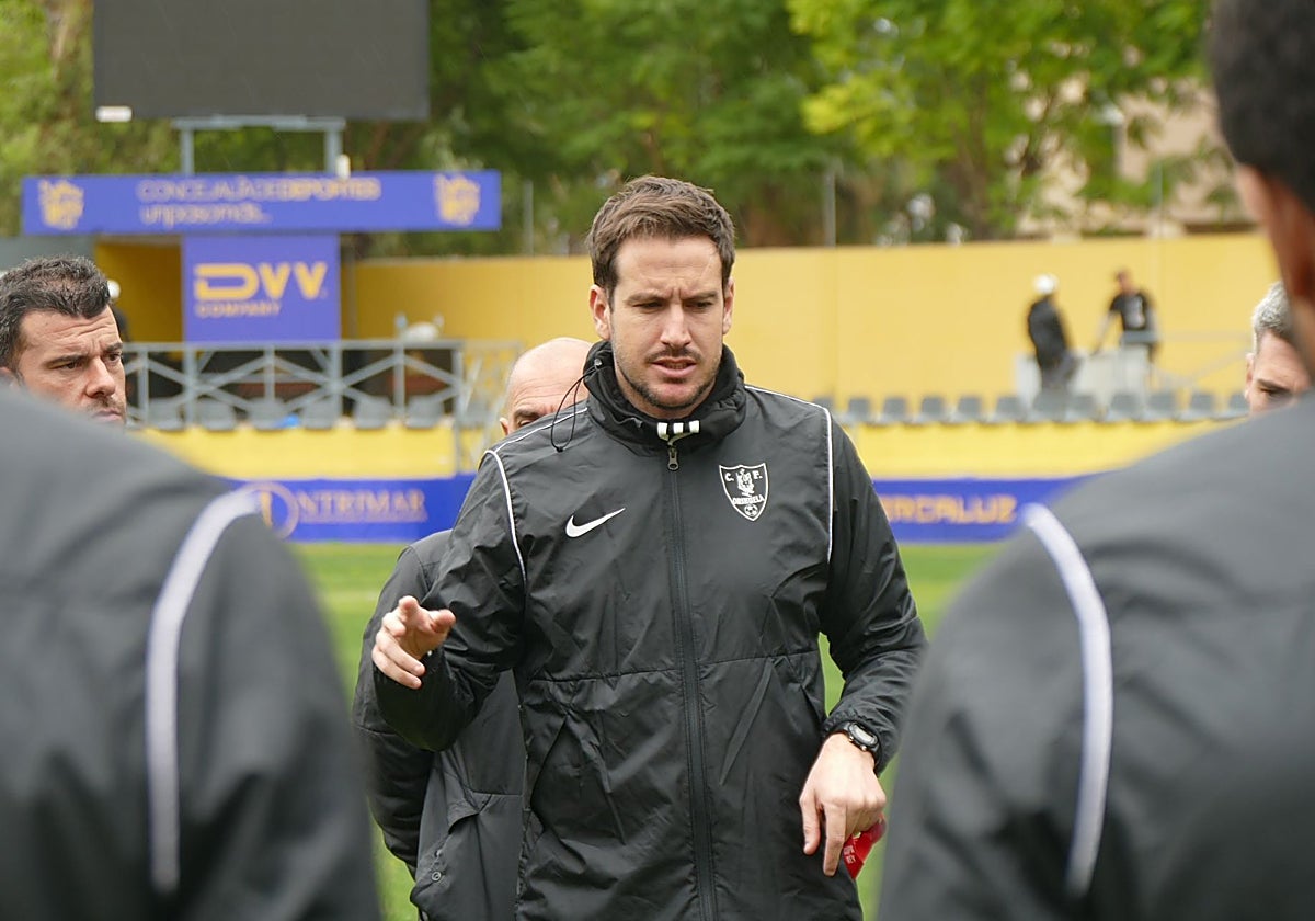 Sergi Guilló, actual entrenador del Real Murcia, durante su etapa como técnico del Orihuela.