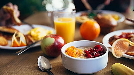 Los cinco alimentos con más fibra perfectos para mejorar la salud de tu microbiota