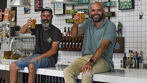Siul Herrero y Pau Aznar: «Tras más de 10.000 años de bebidas fermentadas, raro sería que nosotros acabásemos con ello»