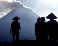 La isla indonesia de Java se prepara para la erupción del Mepari